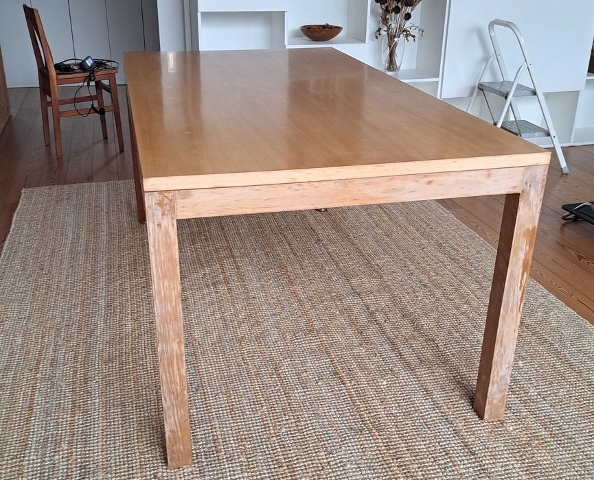 Mesa extensível e 8 cadeiras de cerejeira para sala