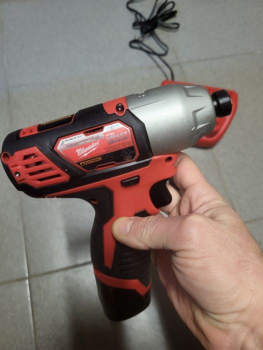 Milwaukee M12 імпакт 2462 гайковерт