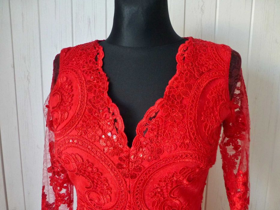 Czerwona koronkowa sukienka z cekinami Emo XS S