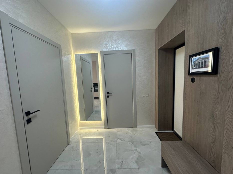 Продам  1-кімнатну  квартиру 44 м2 з ремонтом. вигляд на каштани.  м. Рівне ЖК «Статус»
