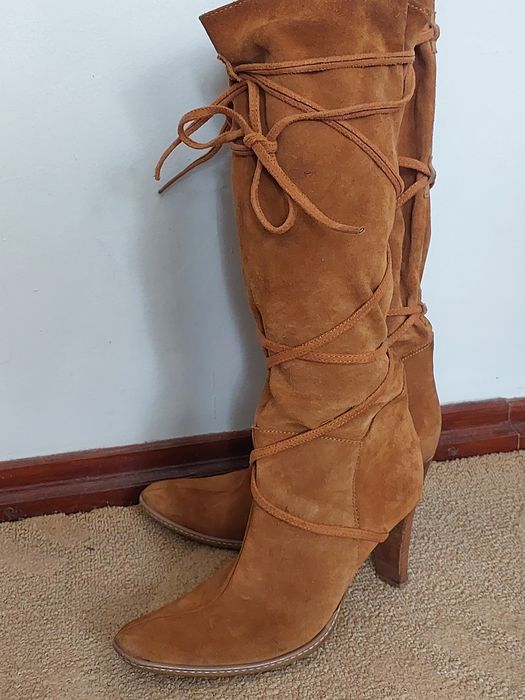 Жіночі чоботи з натуральної замшевою шкіри.