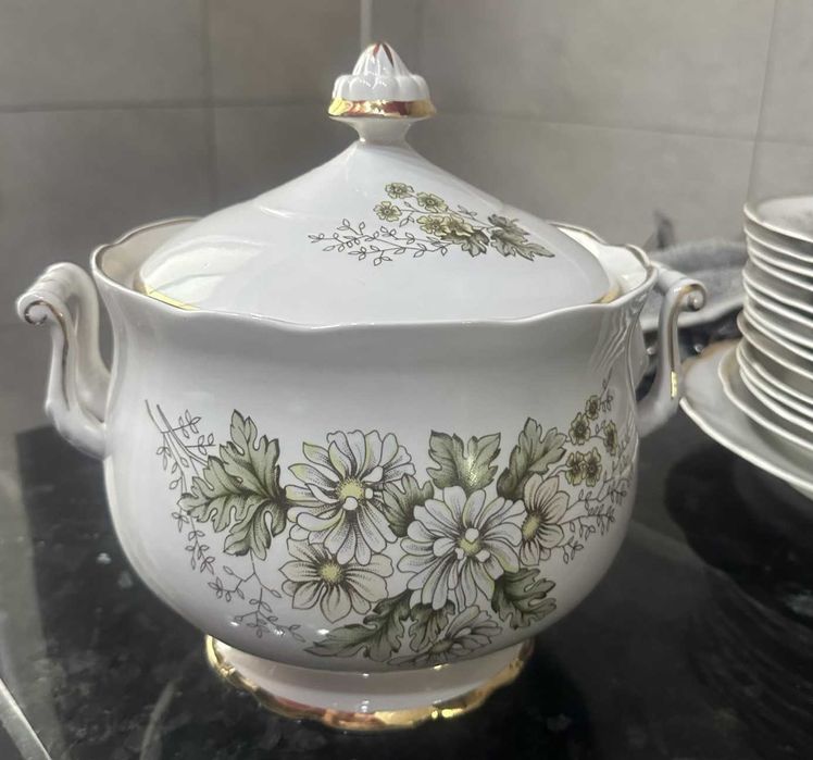 Столовий сервіз на 12 персон. Коростень. СРСР.