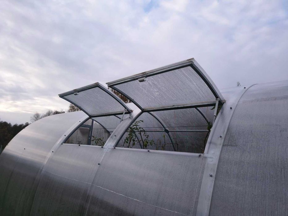 Теплиця з полікарбонату з поливом,нова