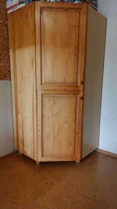 Sosnowa szafa narożna. Stan bardzo dobry