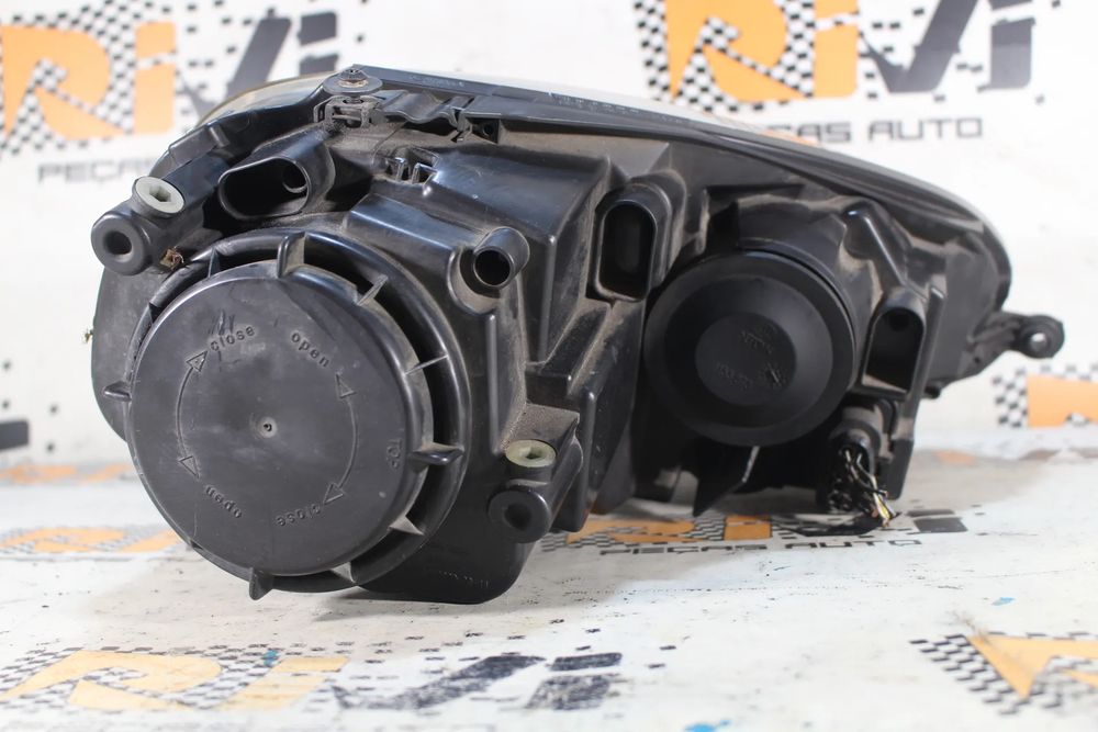 Ótica / farol esquerda VOLKSWAGEN Golf V (1K1)