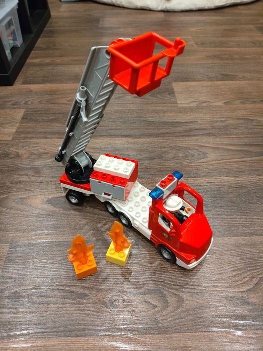 LEGO DUPLO  Wóz strażacki 5682