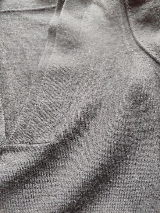 Czarny gładki sweter z dekoltem S 36 GAS
