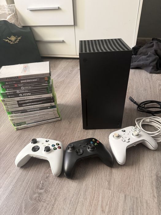 Xbox series X 1tb + 3 pady i gry