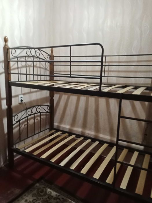 Двох поверхове ліжко