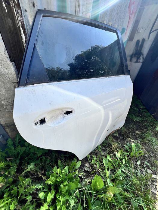 Drzwi prius plus prawe tylne 2014 białe