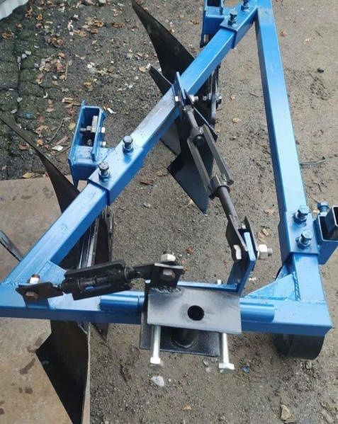 Плуг двокорпусний Полтава для мототрактора з передслужниками