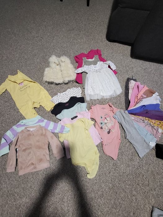 Ubranka w rozmiarze 74