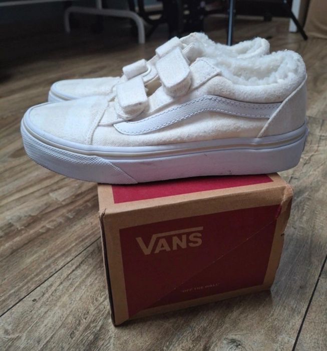 Vans rozmiar 32 na rzep , kolor krem z bielą