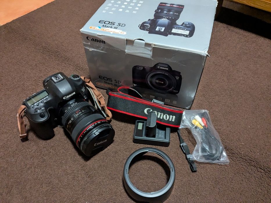 Canon 5D mk3 + Canon L 24 - 105 mm