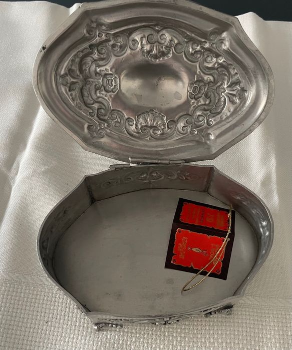Caixa decorativa em estanho