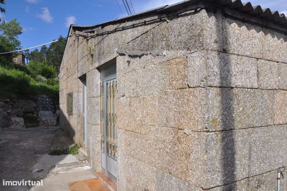 Casa para Restauro em Abação