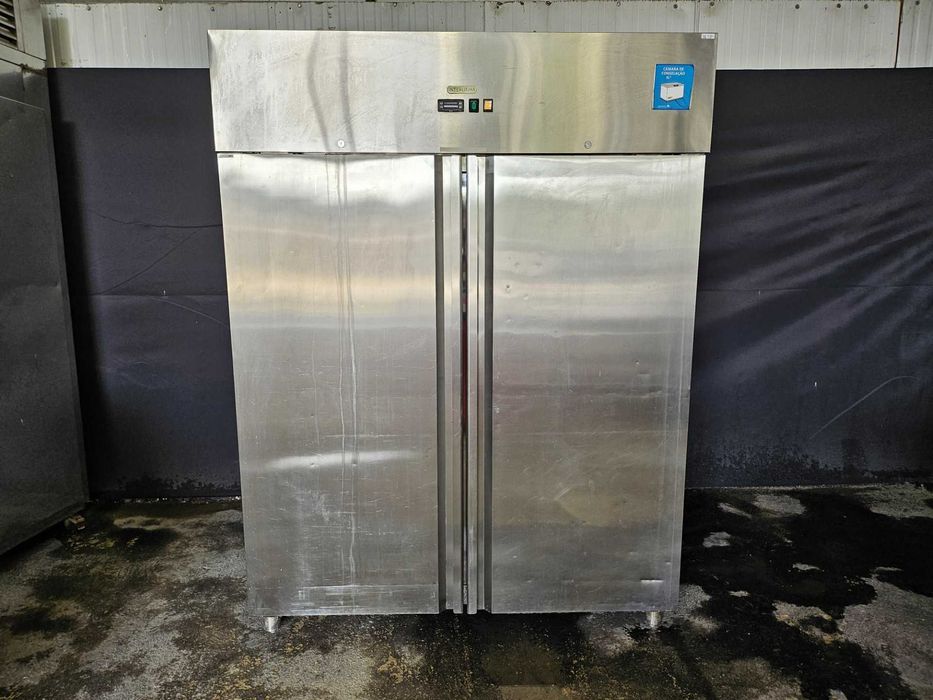 Armário de congelação em inox