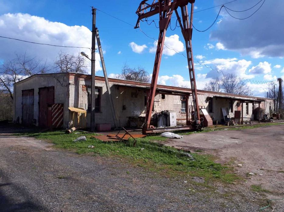 Промислово - виробниче приміщення з козловим краном та металевий ангар