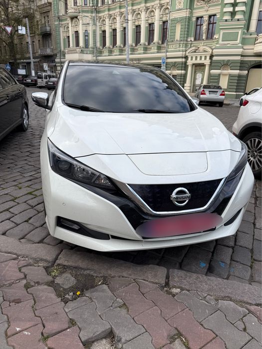 Сдаю в аренду автомобиль Nissan Leaf
