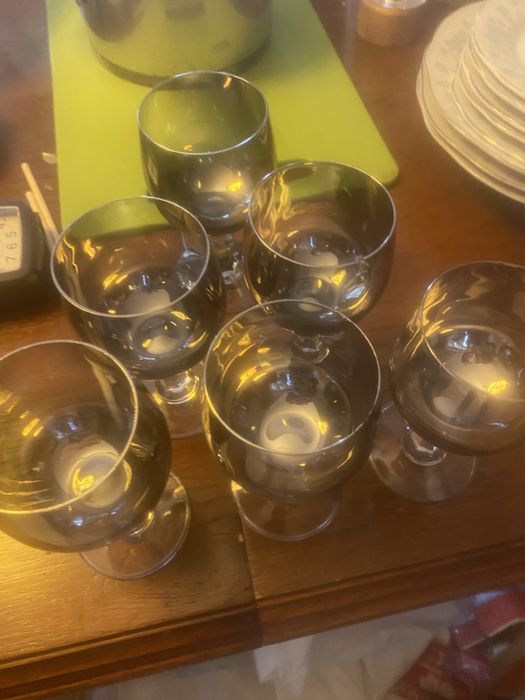 6 kieliszków do wina (?) ze srebrnego szkła