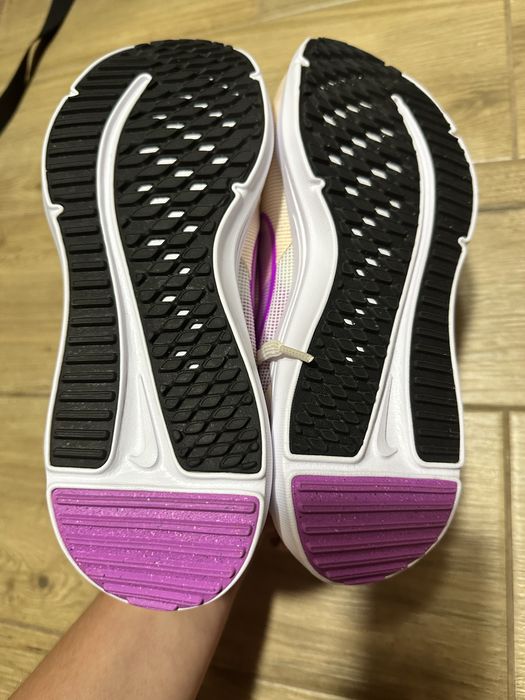 Кросівки nike жіночі