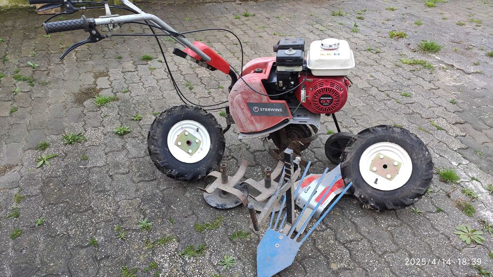 Moto Enxada Com Acessórios Com Pouco uso
