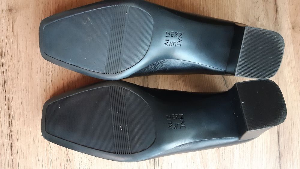 Czarne pantofle na obcasie