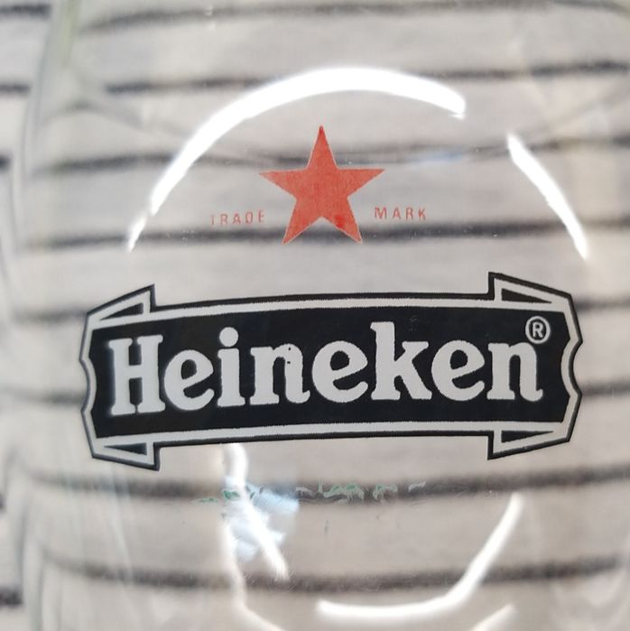 3 Copos Heineken.