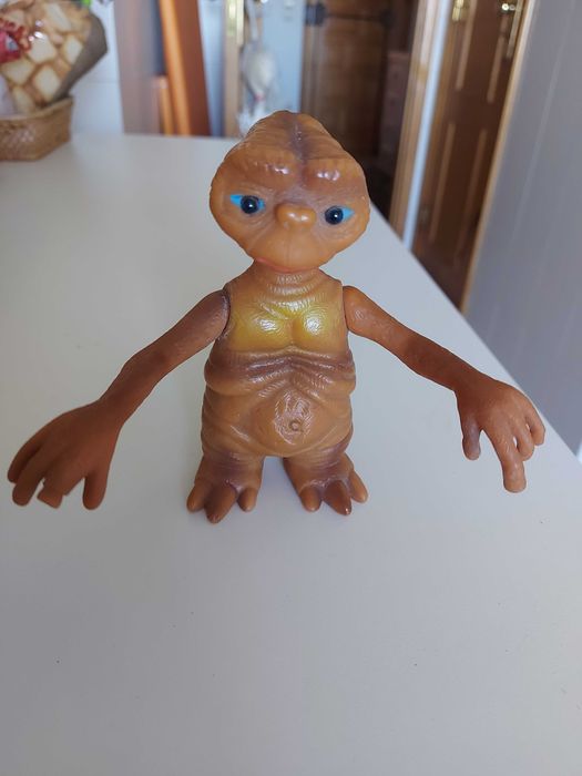 ET boneco do filme.