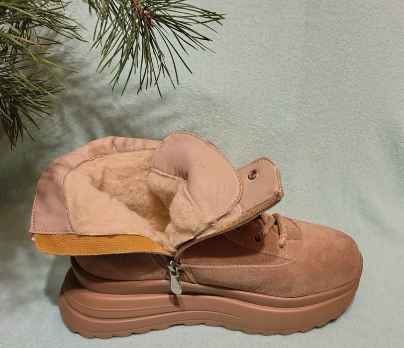 Жіночі зимові бежеві натуральний замш