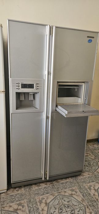 Двухкамерный холодильник Samsung RS21FLSG