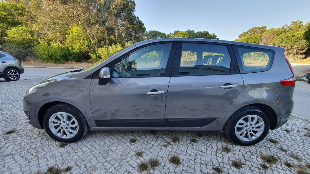 Renault Grand Scenic de 7 Lugares a Diesel foto 2