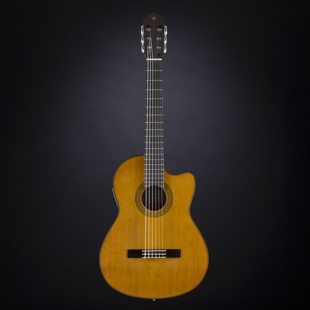 Guitarra clássica Yamaha CGX 122 MCC NAT. Tampo em cedro maciço canadi