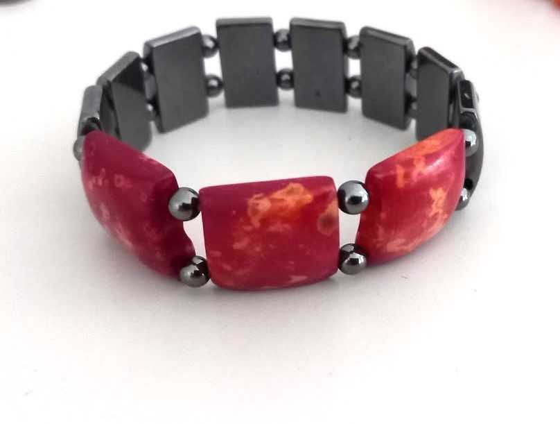 Bransoletka z czerwonego naturalnego korala i hematytów