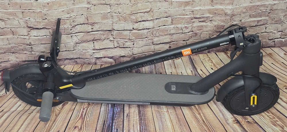 Электросамокат М365 Xiaomi Mi Scooter Essential