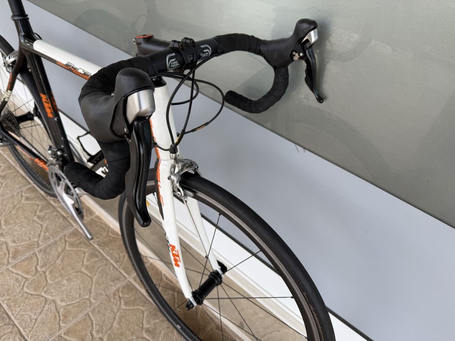 Bicicleta de estrada em carbono