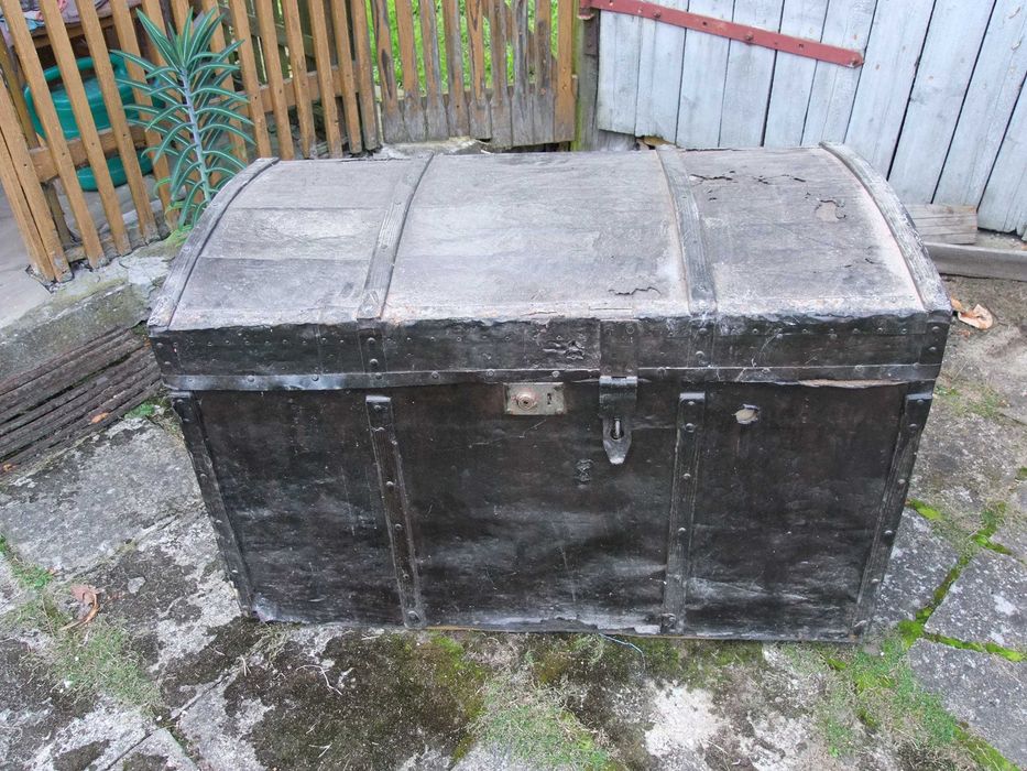 Stara Skrzynia Posagowa -Ozdoba