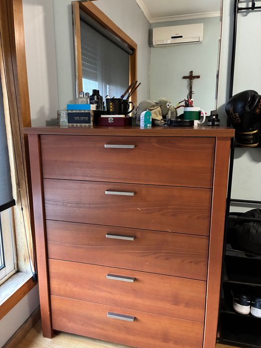 Cómoda e mesas de cabeceira