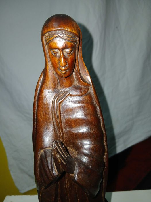 Estátuas de cariz religioso (feito por artesão).