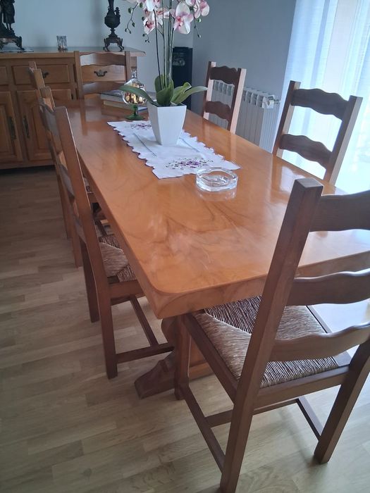 Mesa de jantar com 10 cadeiras, 2 aparadores mesa de centro