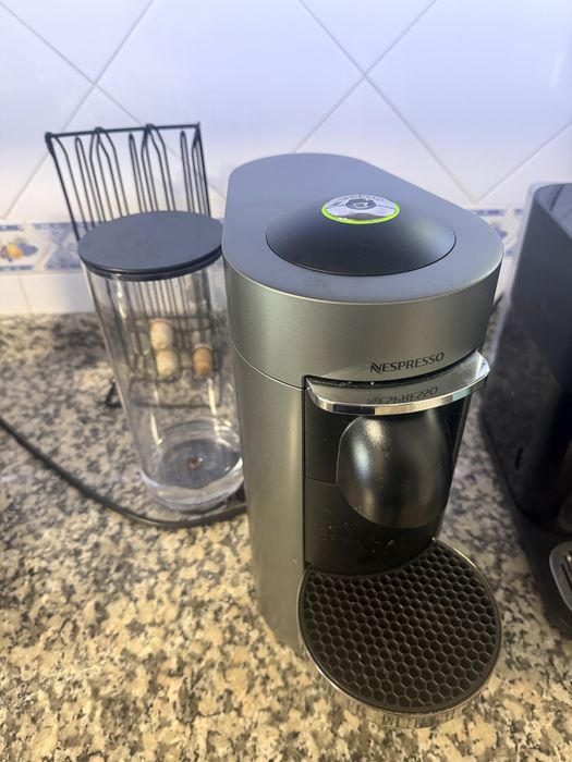 Maquina nespresso Vertuo Plus c/Garantia