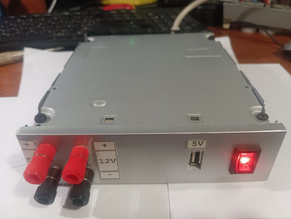 Саморобний блок живлення на дві напруги (12В  та 5В).