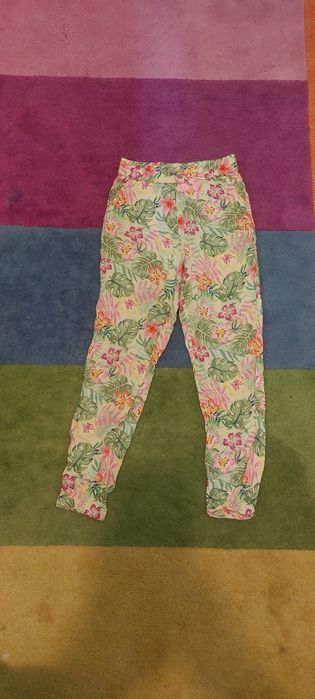 Zwiewne joggersy HM 134