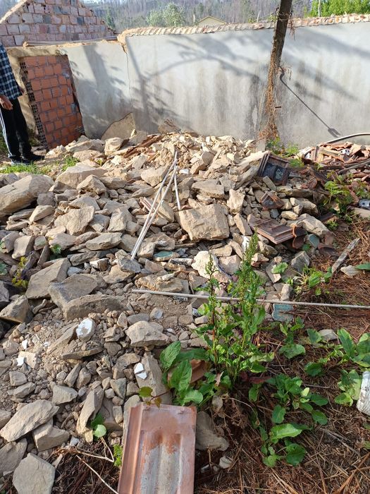 Faço limpeza de entulho todos tipos de limpeza e faco diminuição