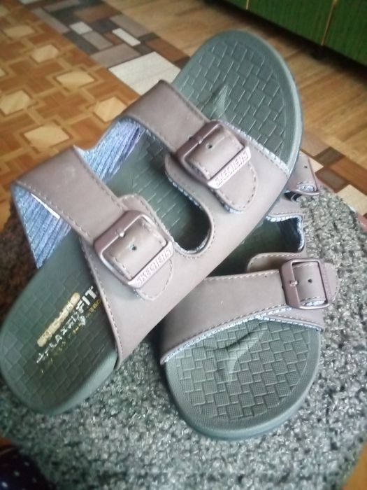 Продам чоловічі шльопанці 27 см ;     кросівки великого розміру 27;29;