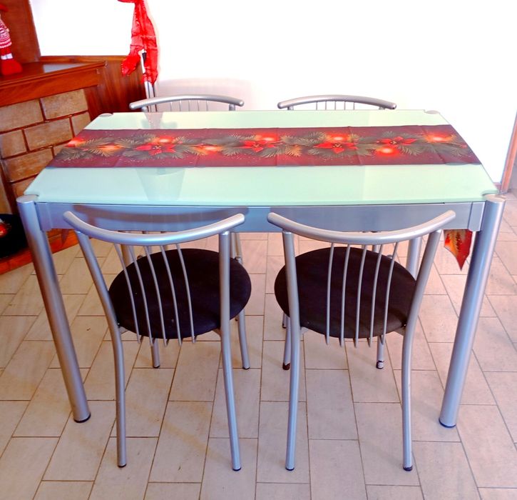 Mesa de cozinha em vidro + 4 cadeiras cinzentas – Elegante