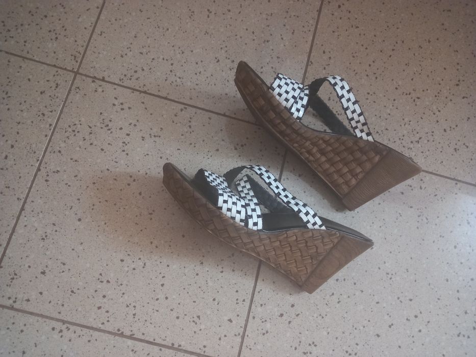 Eleganckie klapki damskie