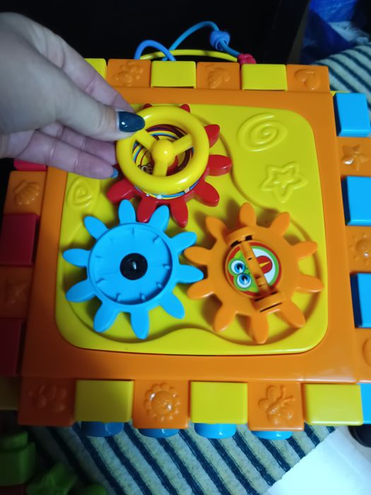 Cubo gigante com várias interações 12 meses