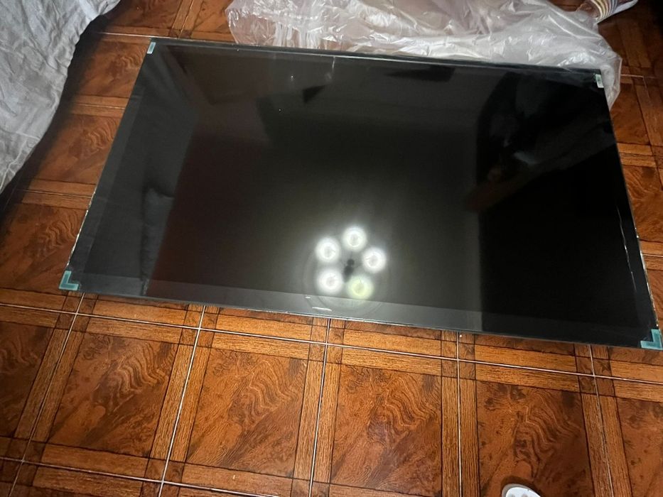 Vendo Tv UHD 65" com pouco tempo de uso