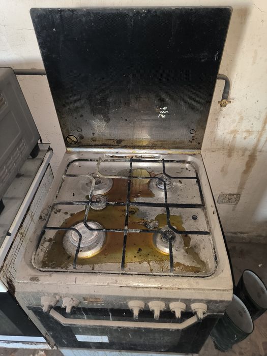 Газова плита бувша в користуванні під ремонт